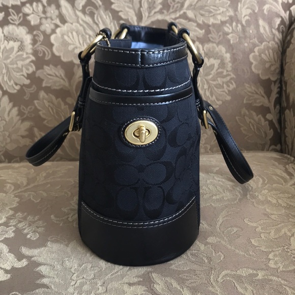 Black Handbag - Picture 2 of 4